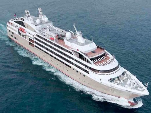 Le Lyrial cruise